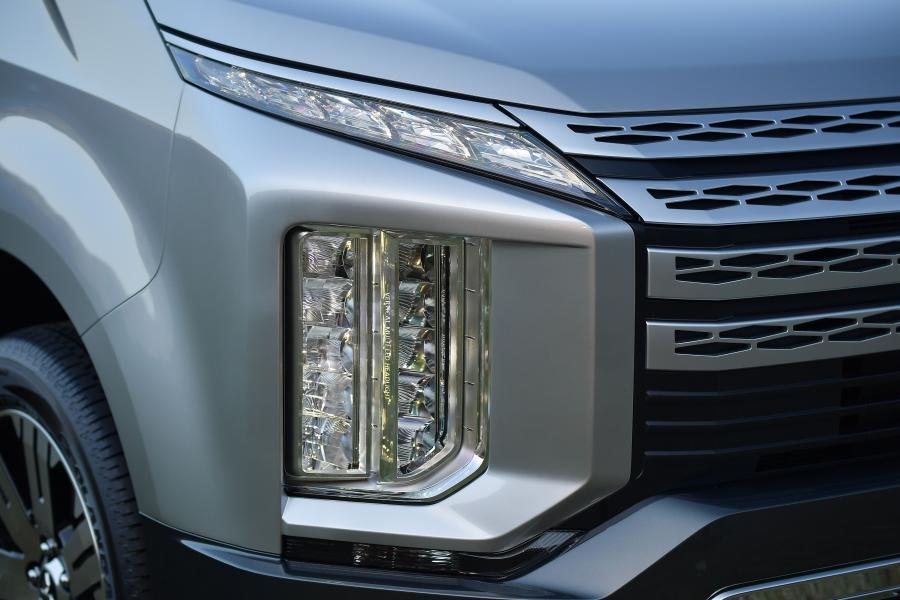 Детали экстерьера Mitsubishi Delica D:5 2018 года  (фото 6 из 43)